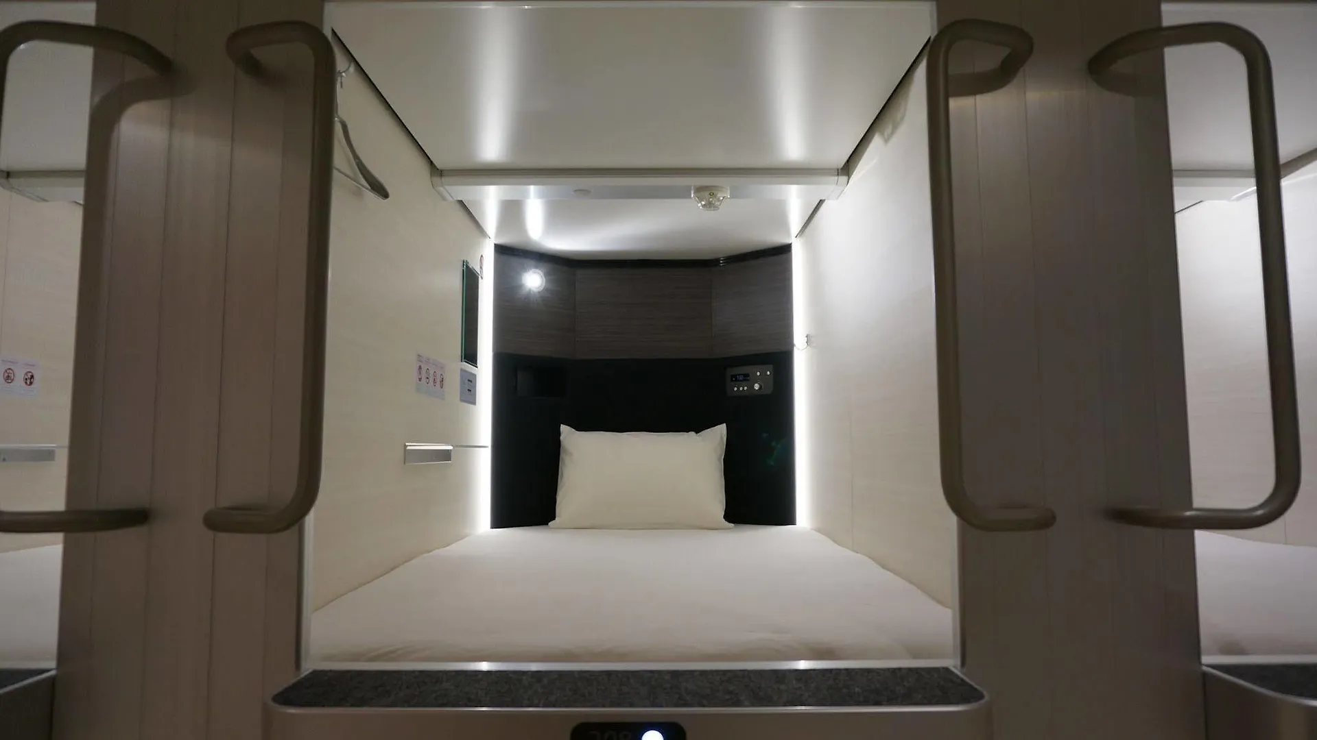 Akihabara Bay Hotel Tokió Kapszulahotel